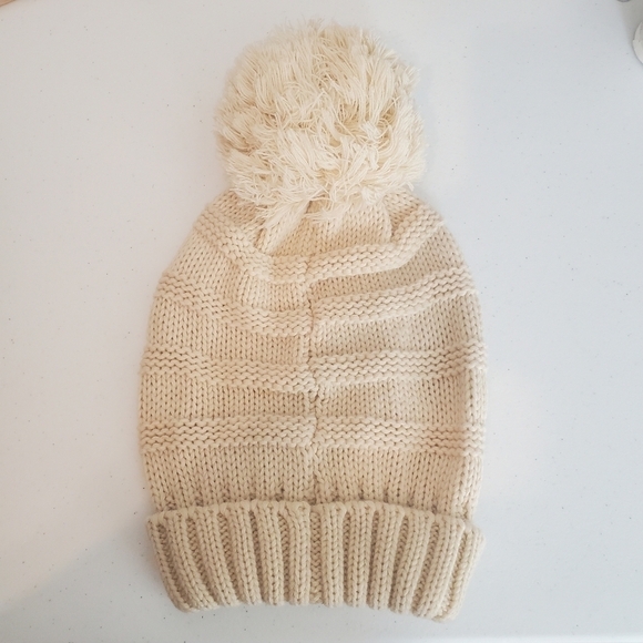 C.c. Cableknit Beanie Cream Acylic Winter Hat Pom Pom Knit Winter - Picture 4 of 6